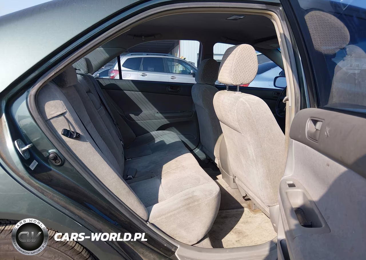 2002 Toyota Camry Le VIN:JTDBE32K420079685 - 8