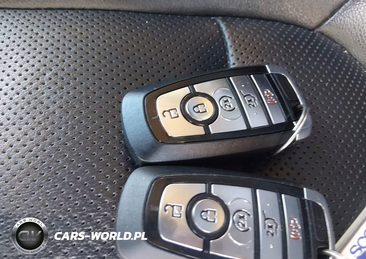 2020 Ford Escape Titanium VIN:1FMCU9J99LUA28097 - 11
