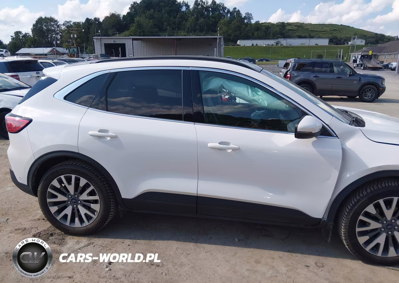 2020 Ford Escape Titanium VIN:1FMCU9J99LUA28097 - 13