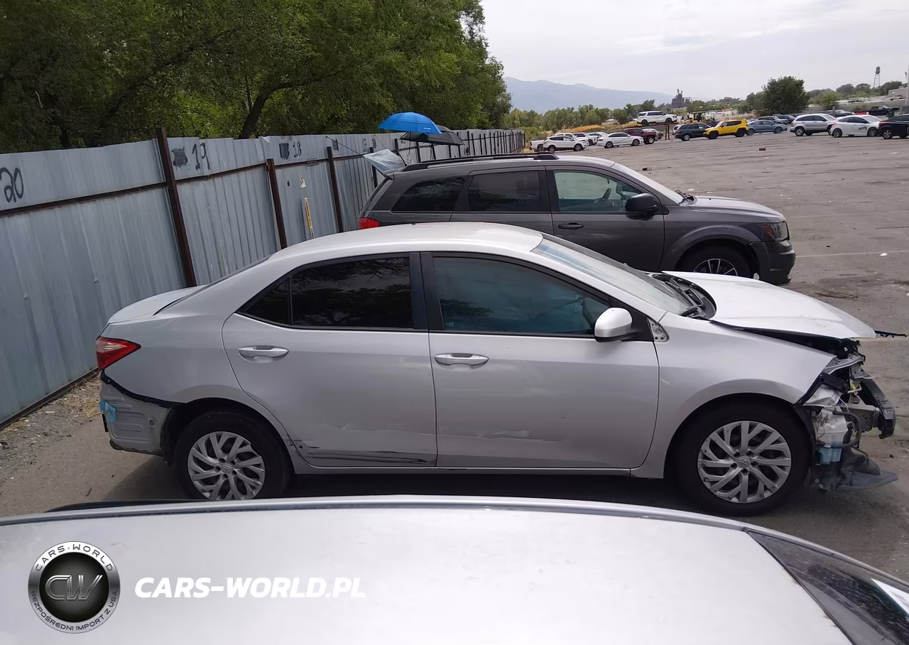 2017 Toyota Corolla Le VIN:5YFBURHE9HP723008 - 14