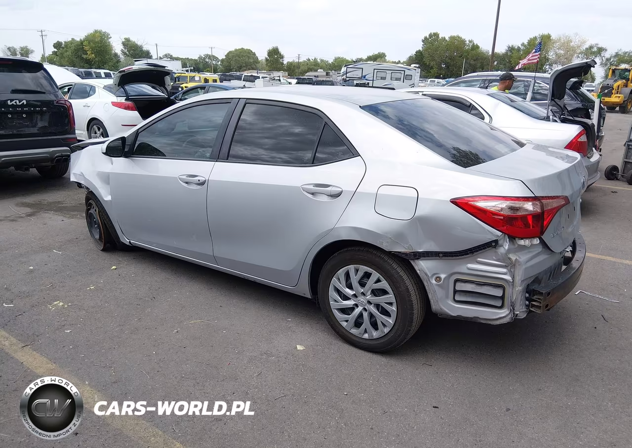 2017 Toyota Corolla Le VIN:5YFBURHE9HP723008 - 3