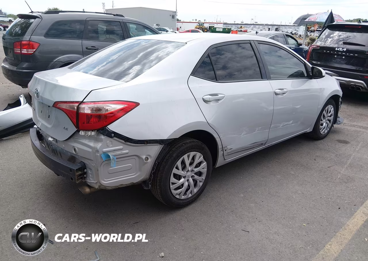 2017 Toyota Corolla Le VIN:5YFBURHE9HP723008 - 4
