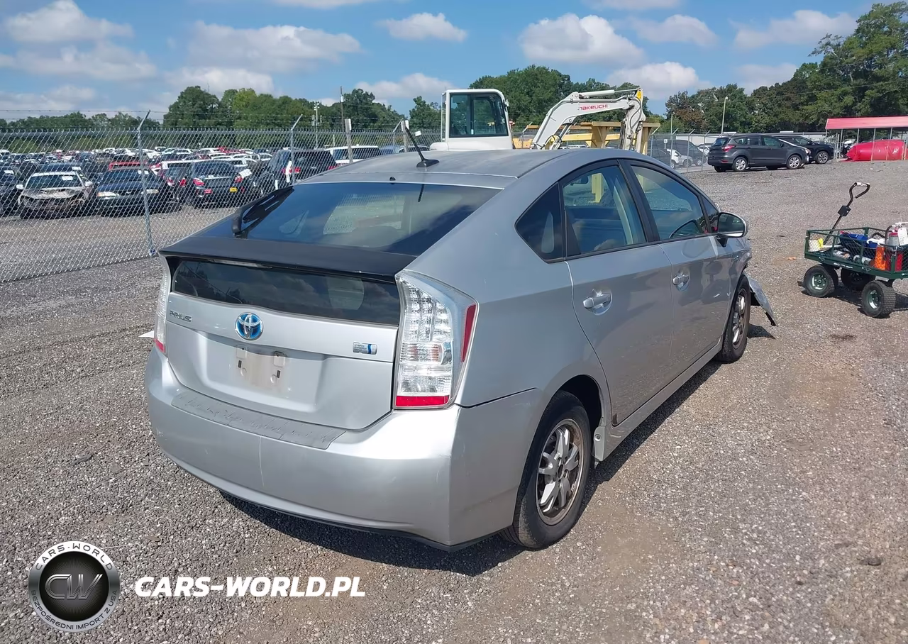 2011 Toyota Prius Three VIN:JTDKN3DU2B1470665 - 4