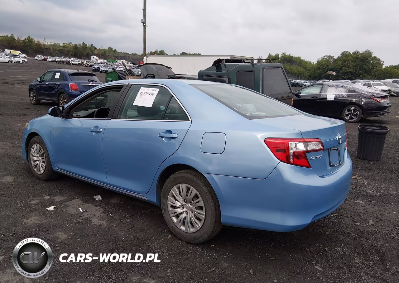 2014 Toyota Camry Le VIN:4T1BF1FK5EU738104 - 3