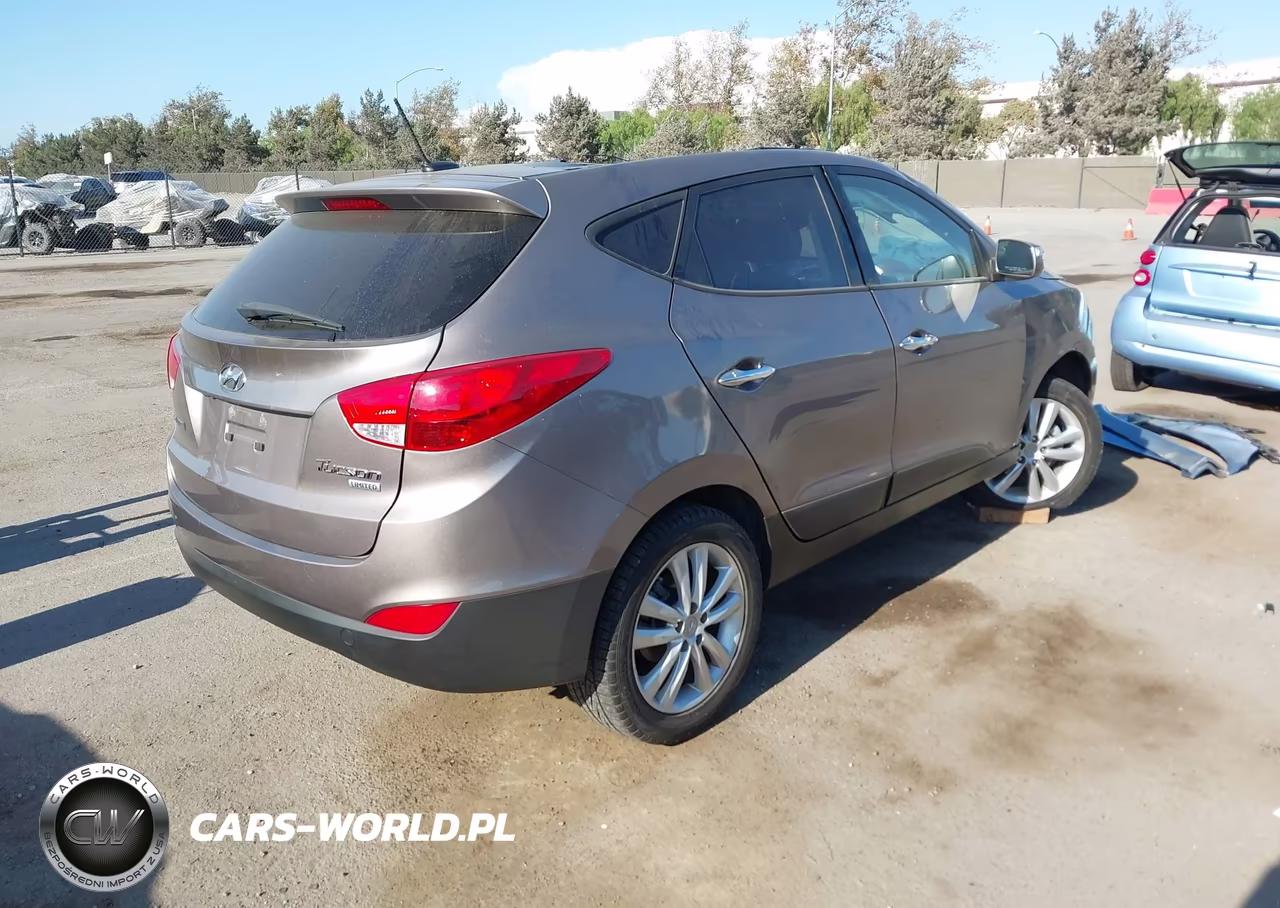 2012 Hyundai Tucson Limited VIN:KM8JU3AC3CU462564 - 4