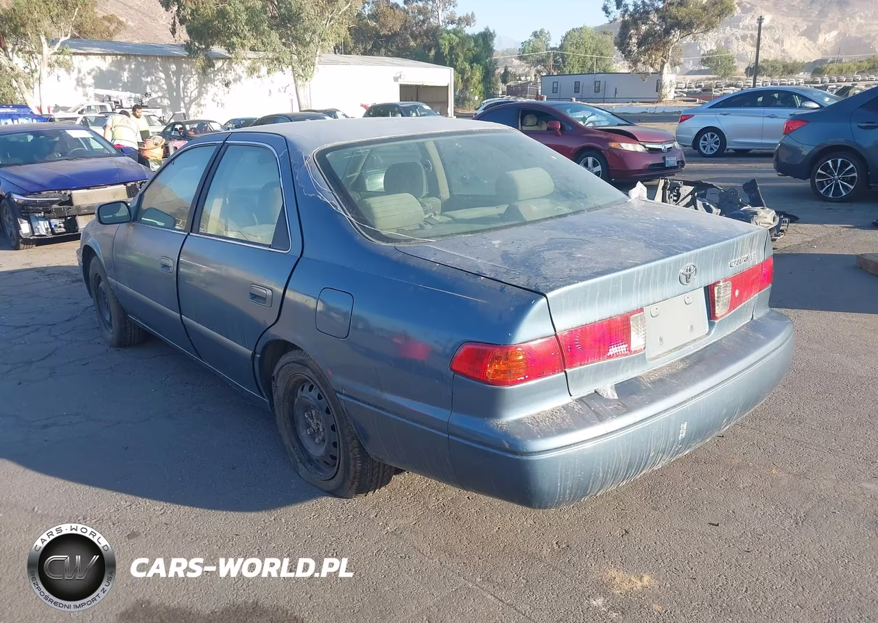 2001 Toyota Camry Le VIN:JT2BG22K310604683 - 3