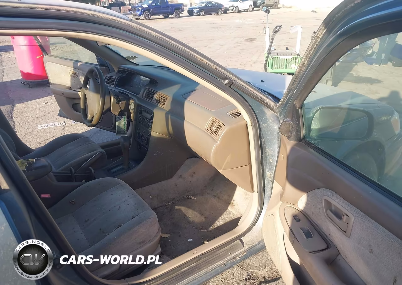 2001 Toyota Camry Le VIN:JT2BG22K310604683 - 5