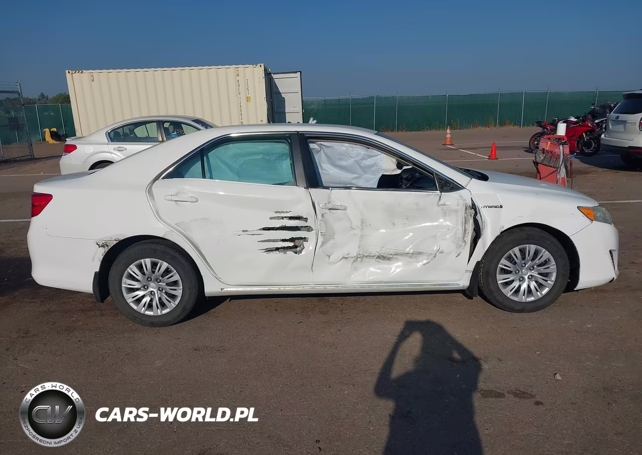 2013 Toyota Camry Hybrid Le VIN:4T1BD1FKXDU083894 - 13