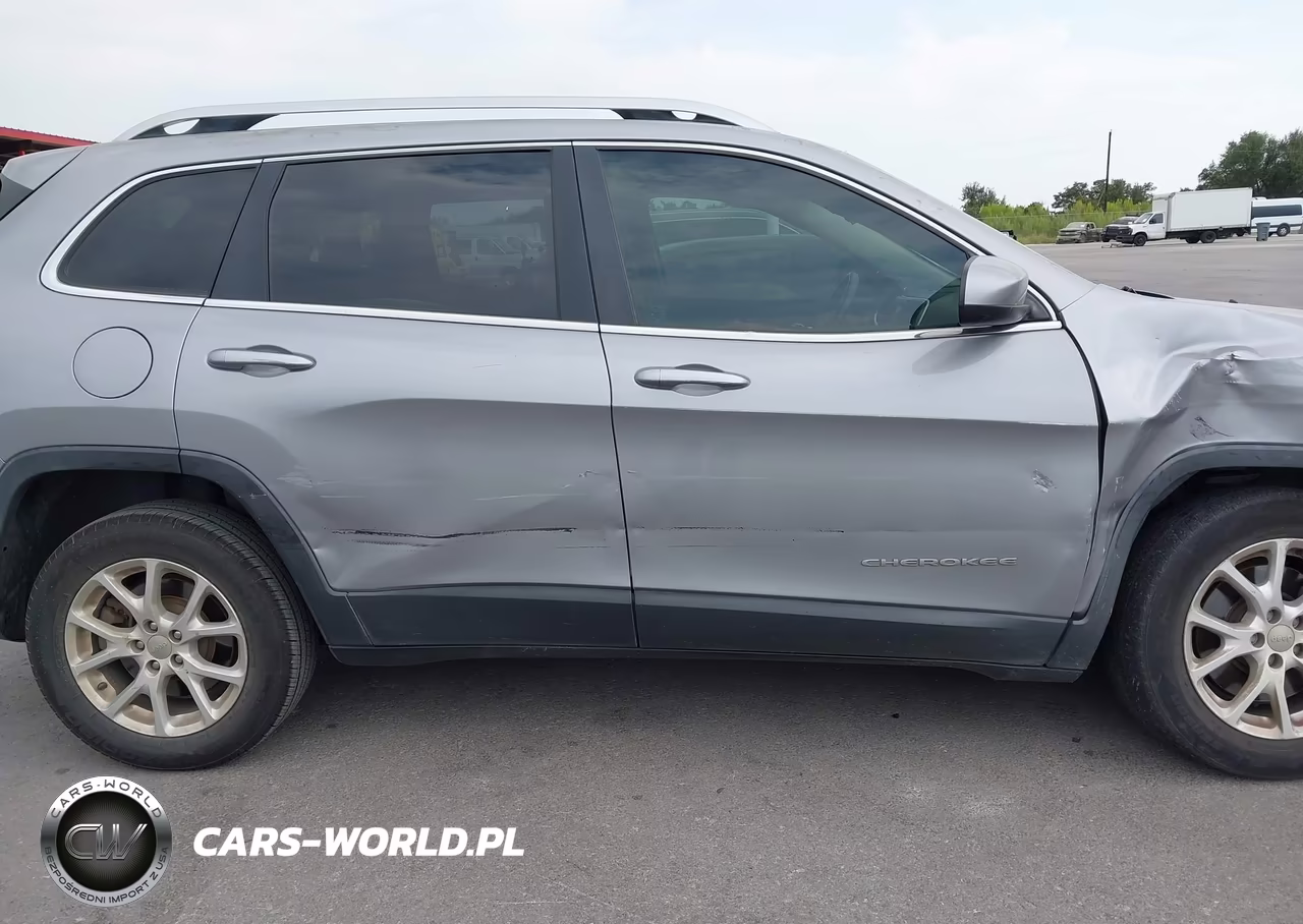 2014 Jeep Cherokee Latitude VIN:1C4PJLCS0EW103224 - 13