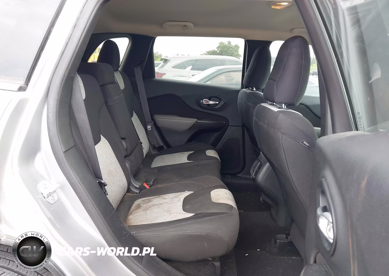 2014 Jeep Cherokee Latitude VIN:1C4PJLCS0EW103224 - 8