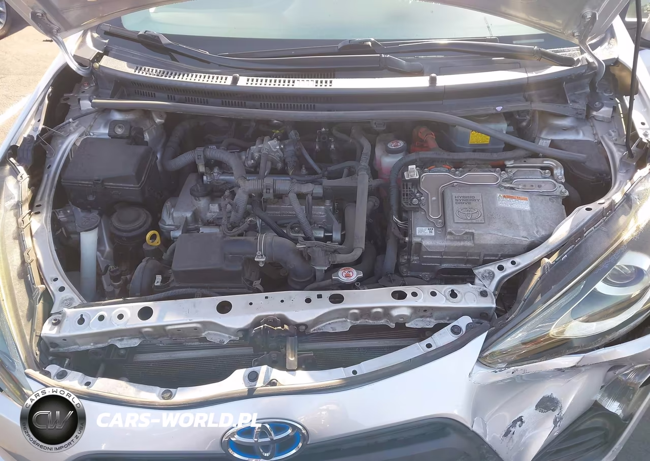 2017 Toyota Prius C Three VIN:JTDKDTB34H1593390 - 10