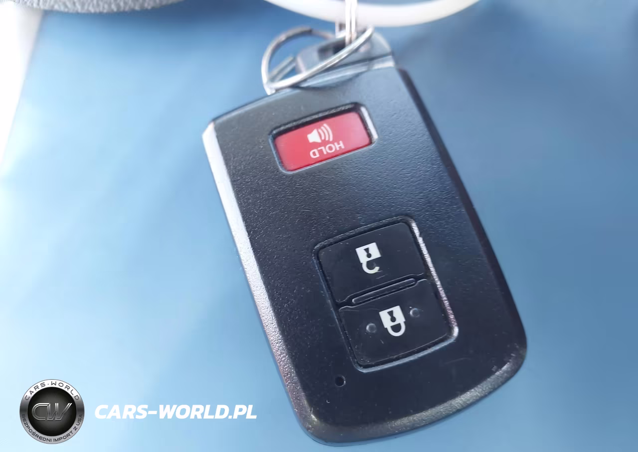 2017 Toyota Prius C Three VIN:JTDKDTB34H1593390 - 11