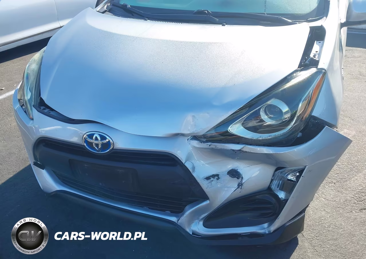 2017 Toyota Prius C Three VIN:JTDKDTB34H1593390 - 12