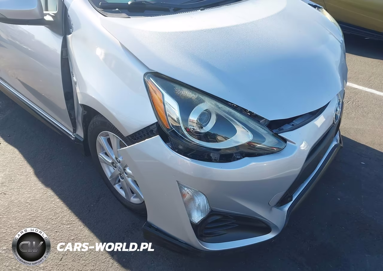 2017 Toyota Prius C Three VIN:JTDKDTB34H1593390 - 13