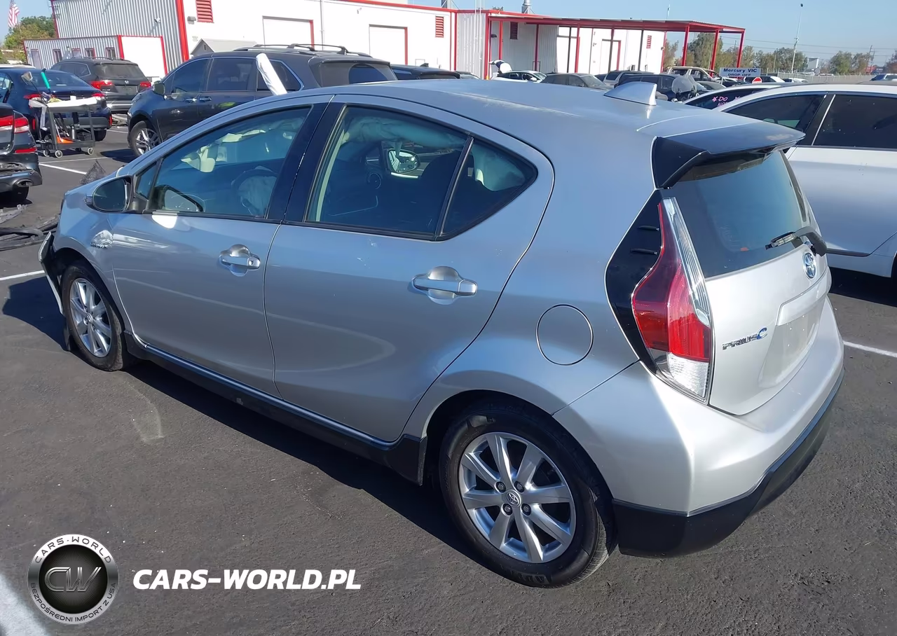 2017 Toyota Prius C Three VIN:JTDKDTB34H1593390 - 3
