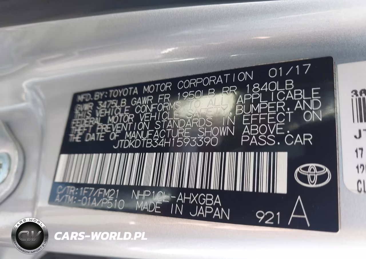 2017 Toyota Prius C Three VIN:JTDKDTB34H1593390 - 9