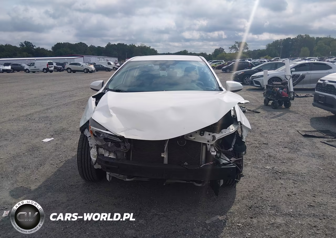 2018 Toyota Corolla Le VIN:2T1BURHE4JC055107 - 13