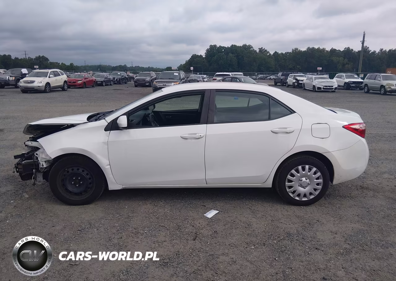 2018 Toyota Corolla Le VIN:2T1BURHE4JC055107 - 15