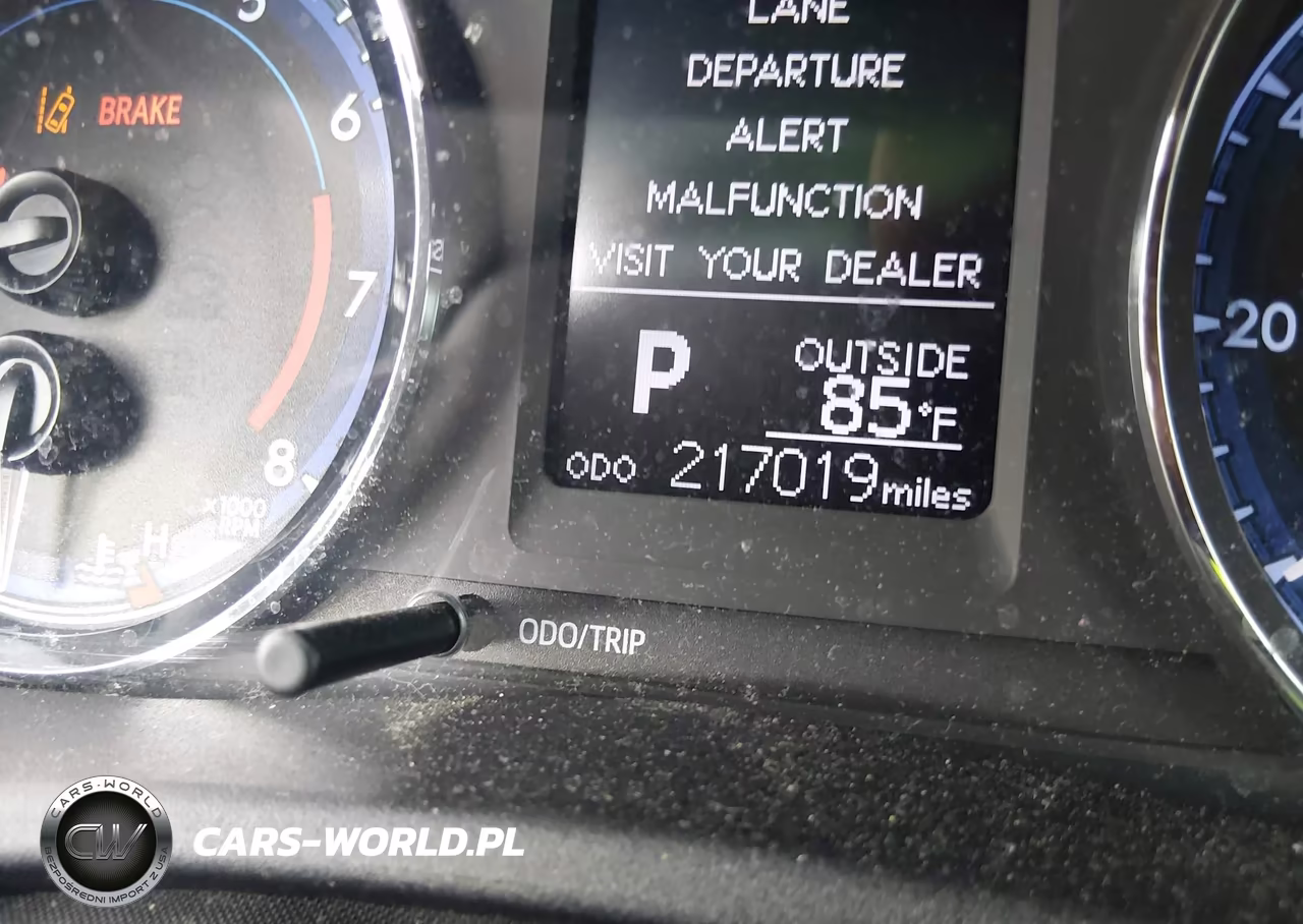 2018 Toyota Corolla Le VIN:2T1BURHE4JC055107 - 16