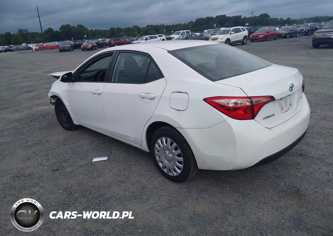 2018 Toyota Corolla Le VIN:2T1BURHE4JC055107 - 3