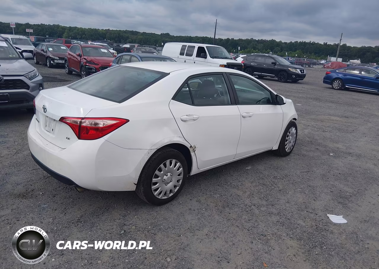 2018 Toyota Corolla Le VIN:2T1BURHE4JC055107 - 4