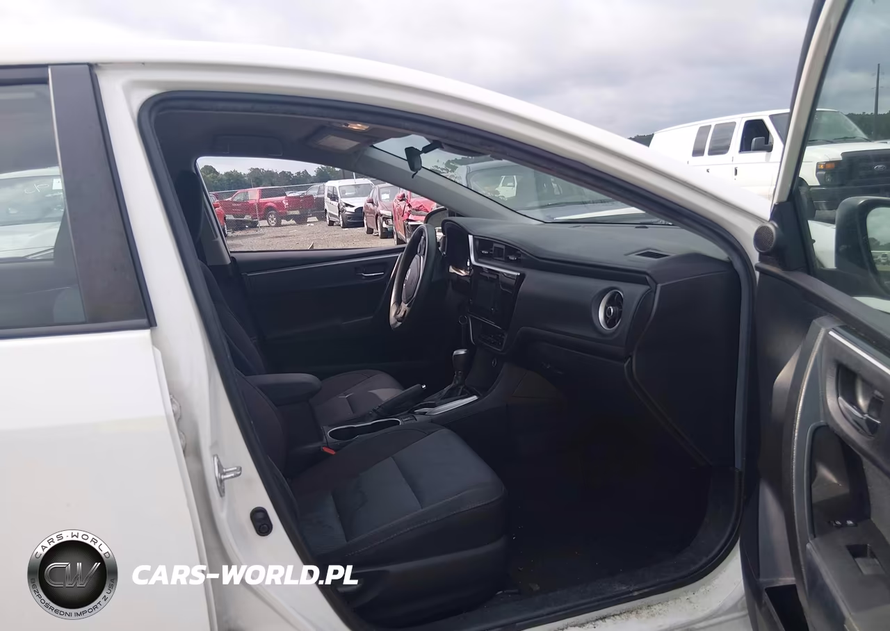 2018 Toyota Corolla Le VIN:2T1BURHE4JC055107 - 5