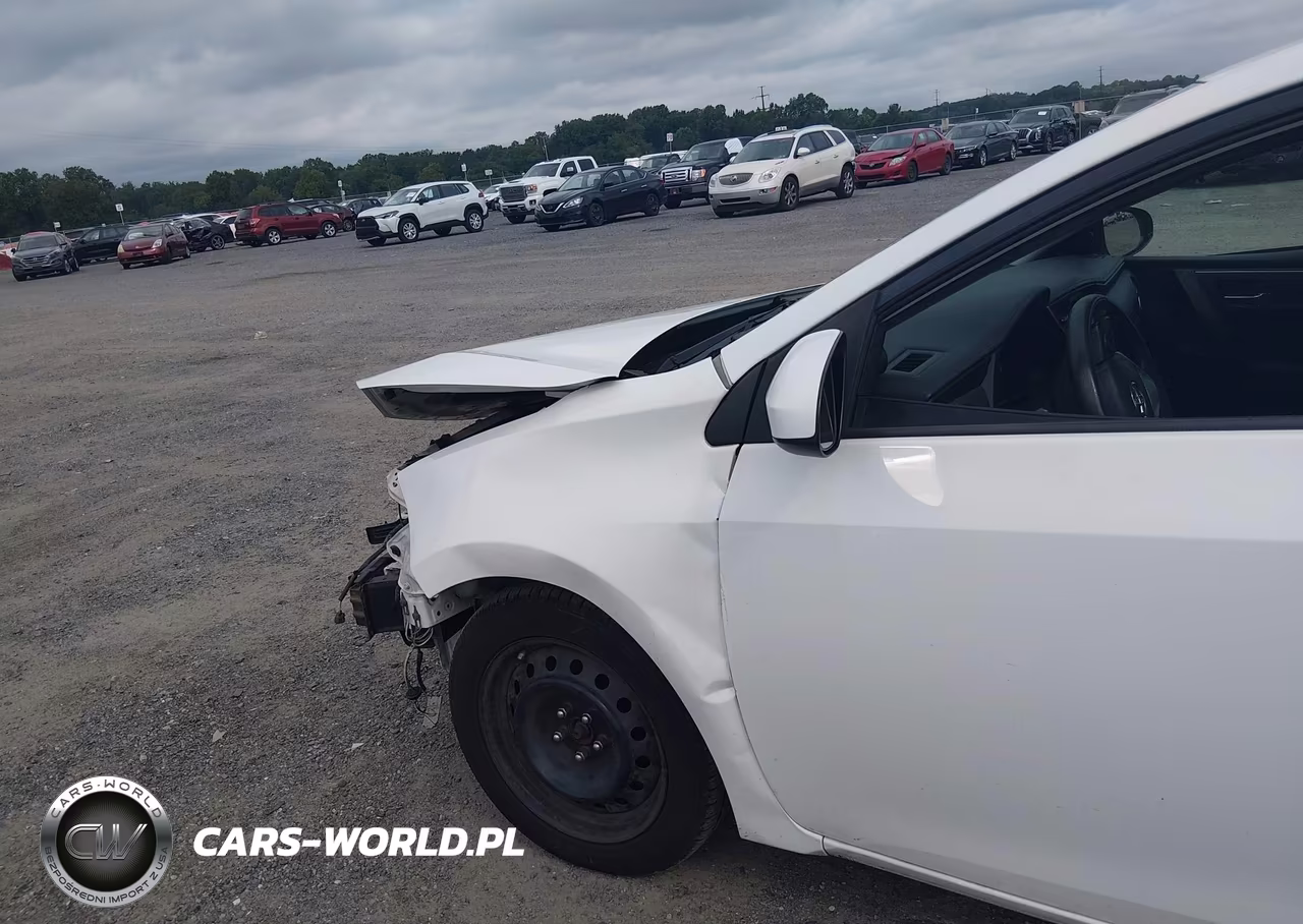 2018 Toyota Corolla Le VIN:2T1BURHE4JC055107 - 6