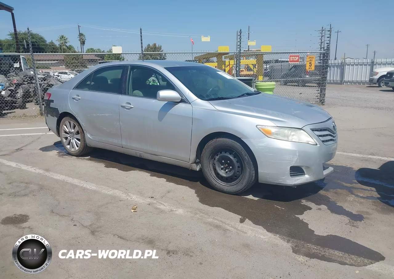 2011 Toyota Camry Le – zdjęcie 1 z 16