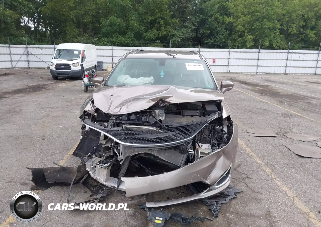 2018 Chrysler Pacifica Touring L Plus VIN:2C4RC1EGXJR321738 - 12