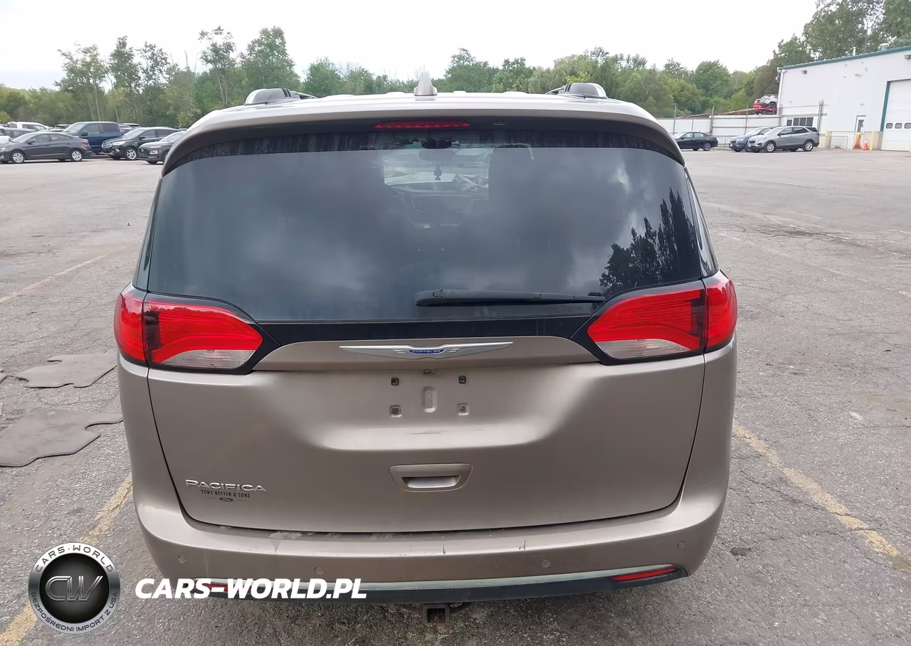 2018 Chrysler Pacifica Touring L Plus VIN:2C4RC1EGXJR321738 - 16
