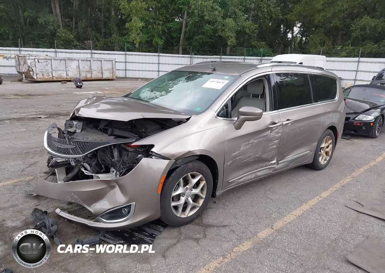 2018 Chrysler Pacifica Touring L Plus VIN:2C4RC1EGXJR321738 - 2