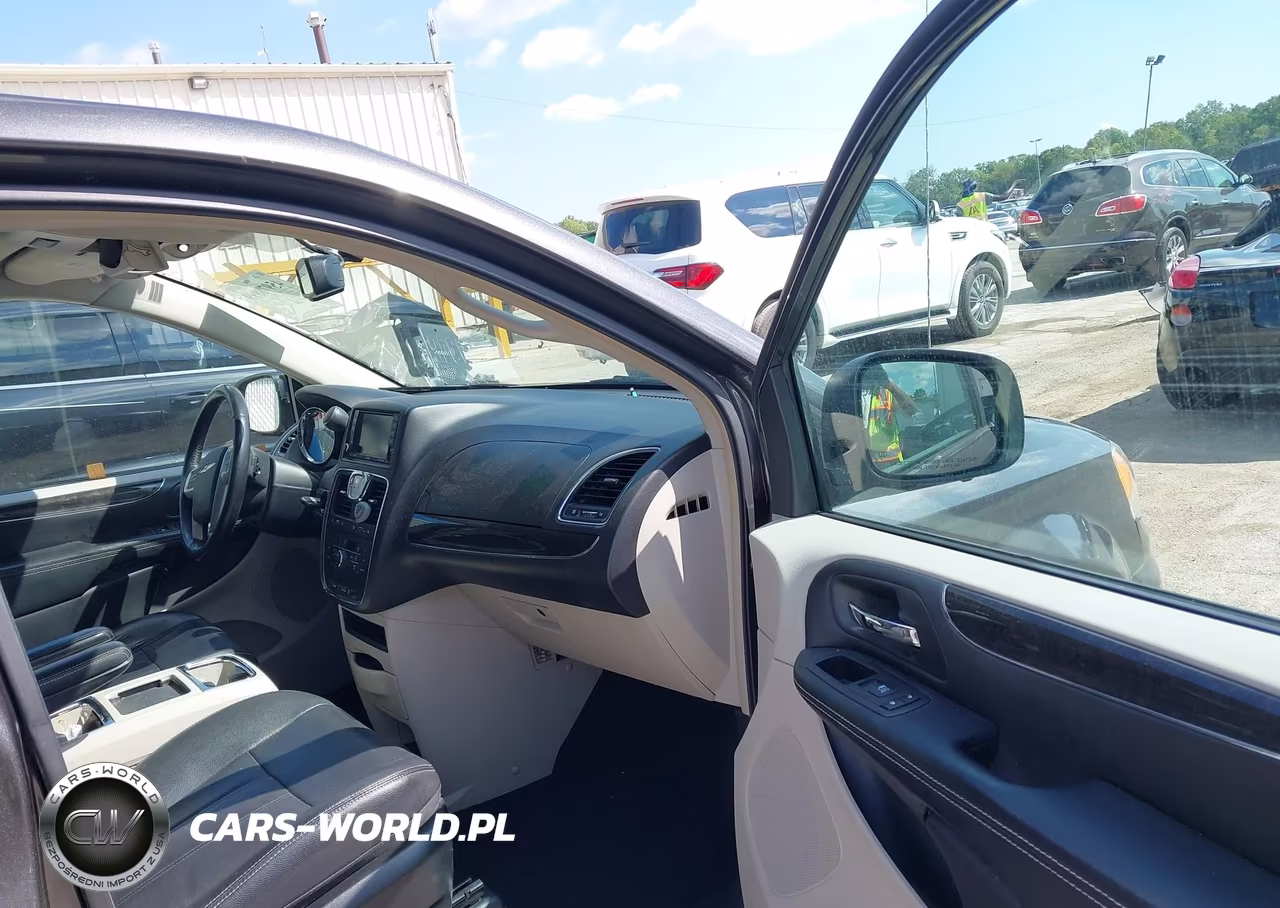 2016 Chrysler Town & Country Touring VIN:2C4RC1BG5GR213041 - 5