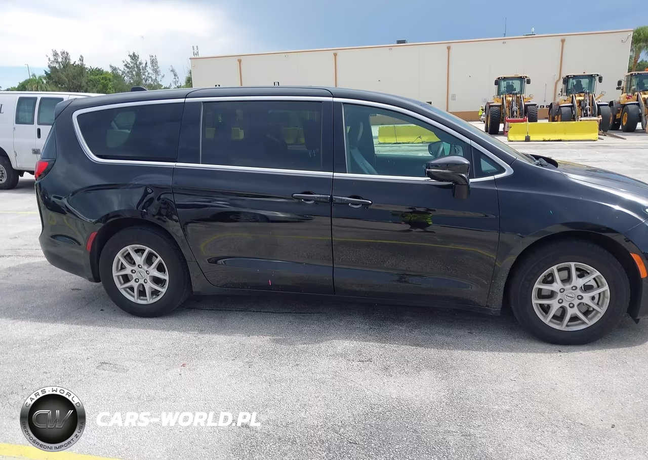 2025 Chrysler Pacifica Select VIN:2C4RC1BG8SR507008 - 18