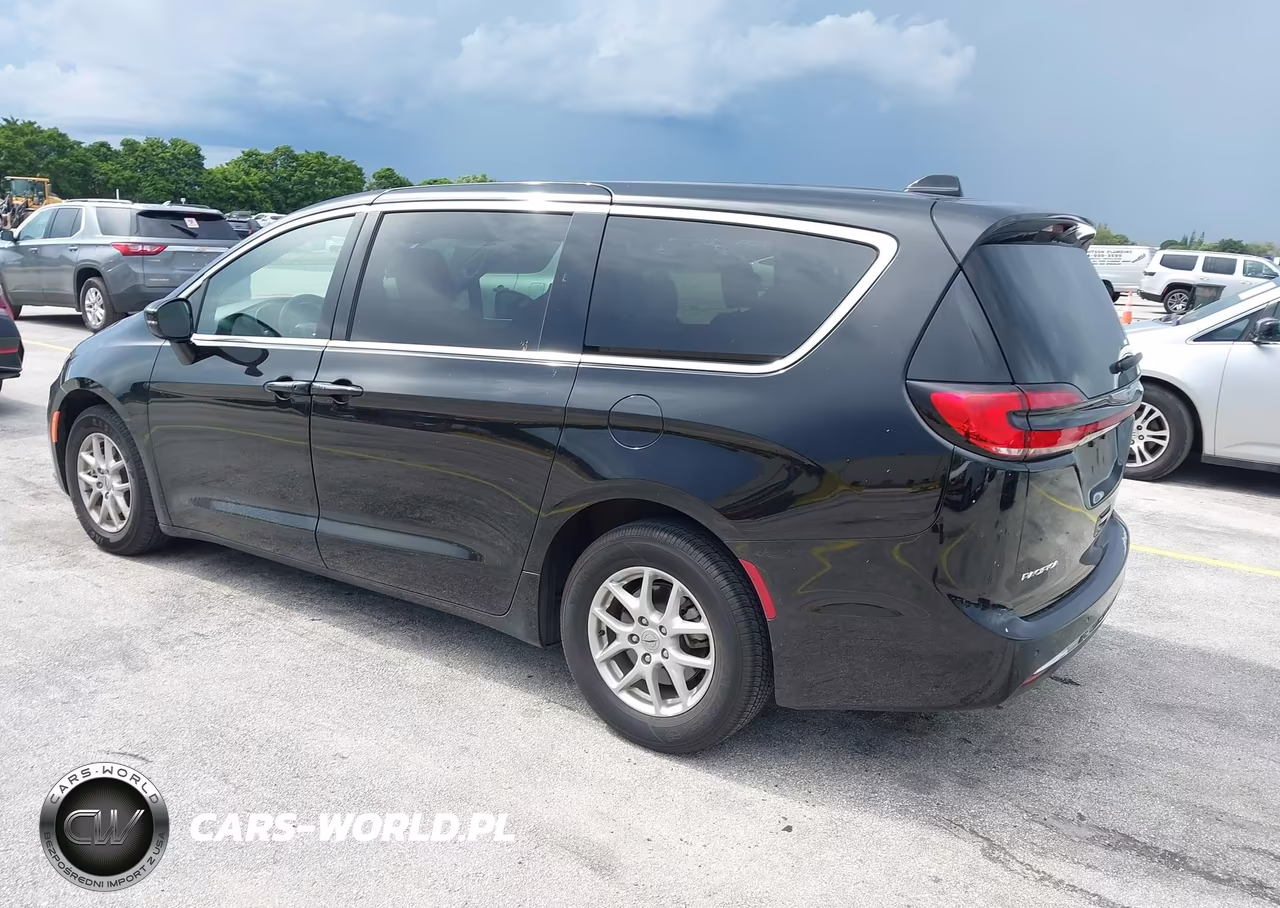 2025 Chrysler Pacifica Select VIN:2C4RC1BG8SR507008 - 3