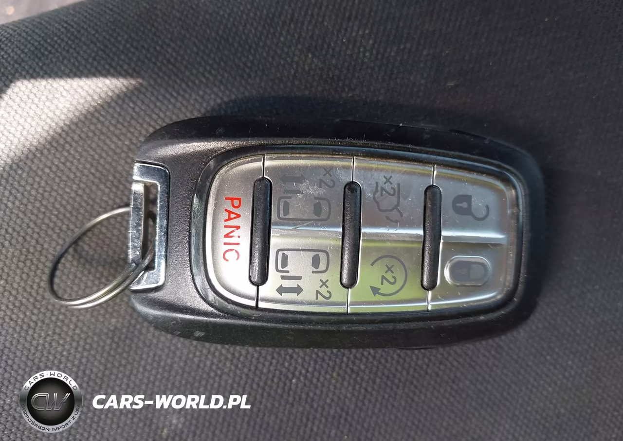 2019 Chrysler Pacifica Touring Plus VIN:2C4RC1FG2KR532416 - 11