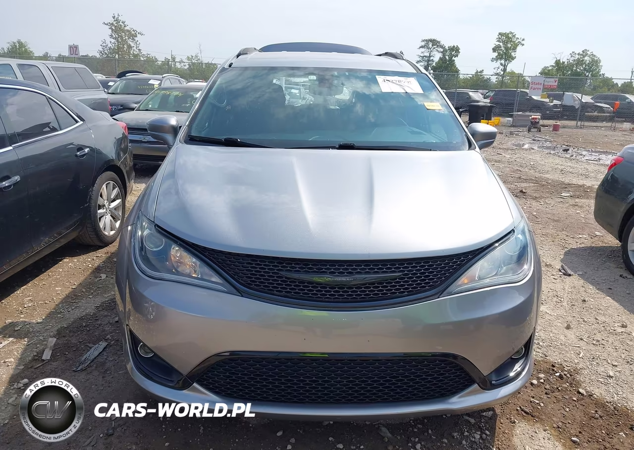 2019 Chrysler Pacifica Touring Plus VIN:2C4RC1FG2KR532416 - 12