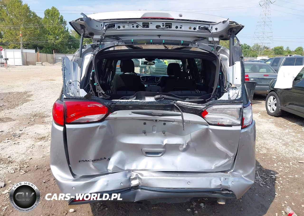2019 Chrysler Pacifica Touring Plus VIN:2C4RC1FG2KR532416 - 16