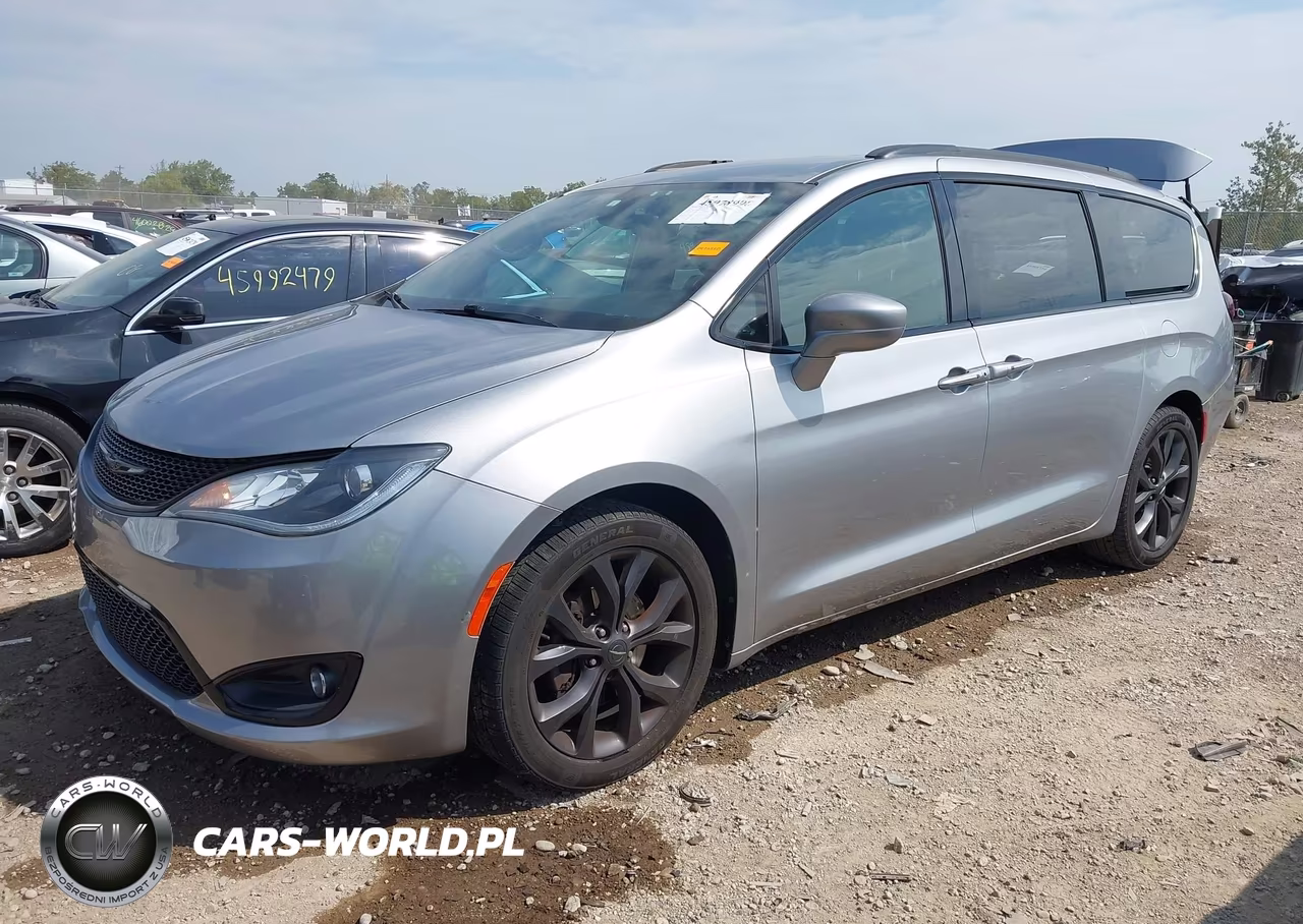 2019 Chrysler Pacifica Touring Plus VIN:2C4RC1FG2KR532416 - 2