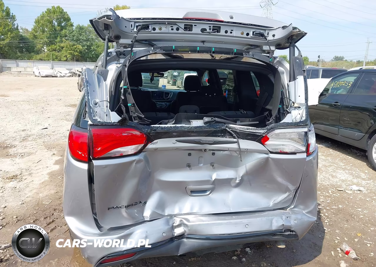 2019 Chrysler Pacifica Touring Plus VIN:2C4RC1FG2KR532416 - 6