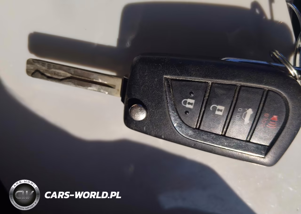 2020 Toyota Camry Le VIN:4T1C11AK3LU973916 - 11