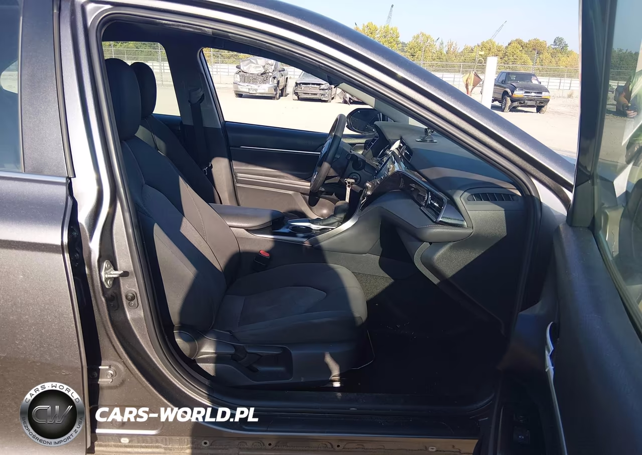 2020 Toyota Camry Le VIN:4T1C11AK3LU973916 - 5