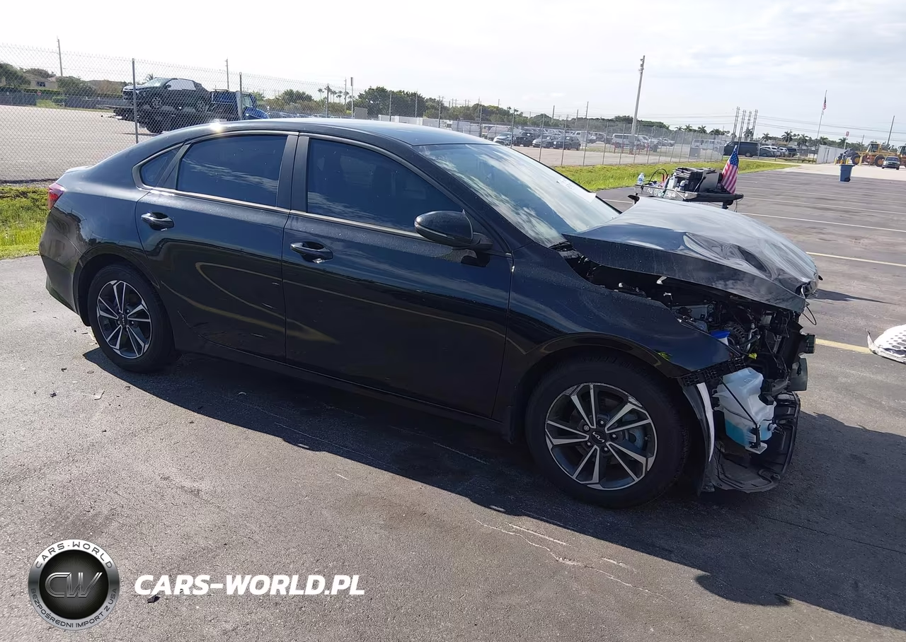 2023 Kia Forte Lxs – zdjęcie 1 z 17