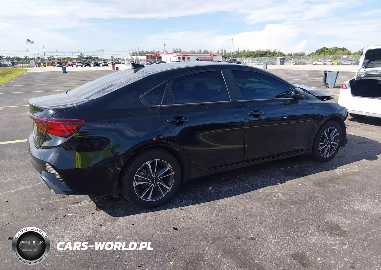 2023 Kia Forte Lxs VIN:3KPF24AD3PE671726 - 4