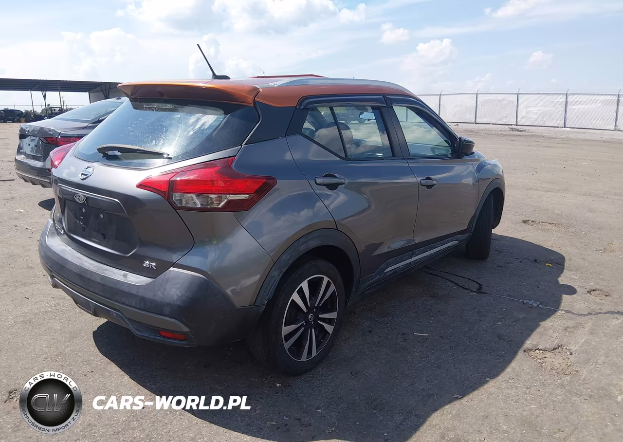 2019 Nissan Kicks Sr VIN:3N1CP5CU4KL543896 - 4