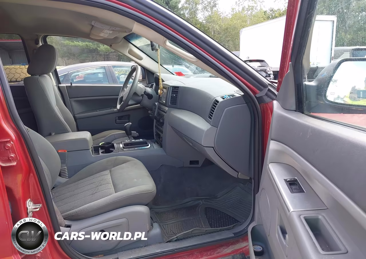 2005 Jeep Grand Cherokee Laredo VIN:1J4GR48K35C711130 - 5