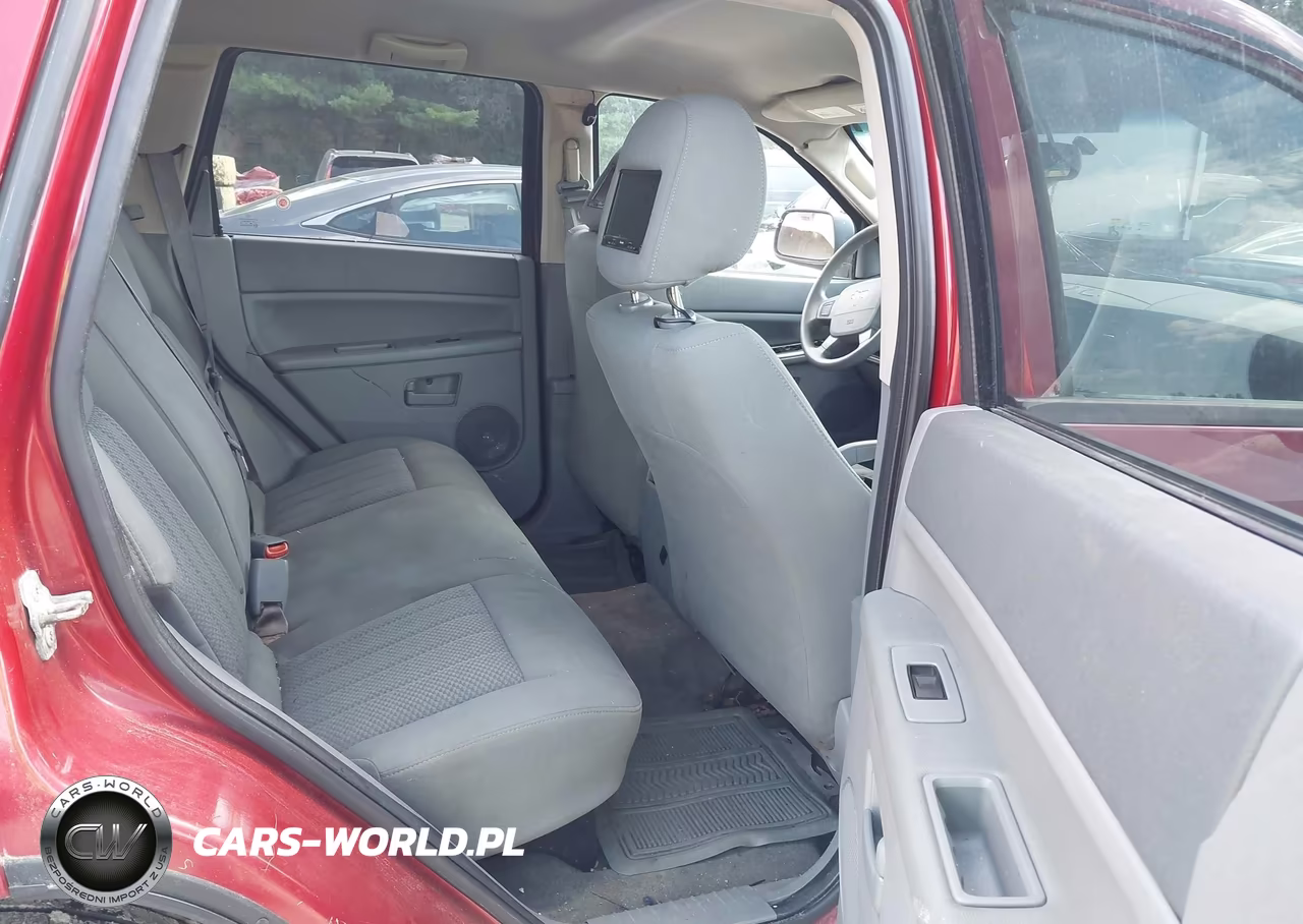2005 Jeep Grand Cherokee Laredo VIN:1J4GR48K35C711130 - 8