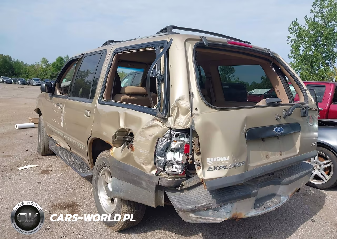 2000 Ford Explorer Xlt VIN:1FMZU73E2YZA24718 - 3