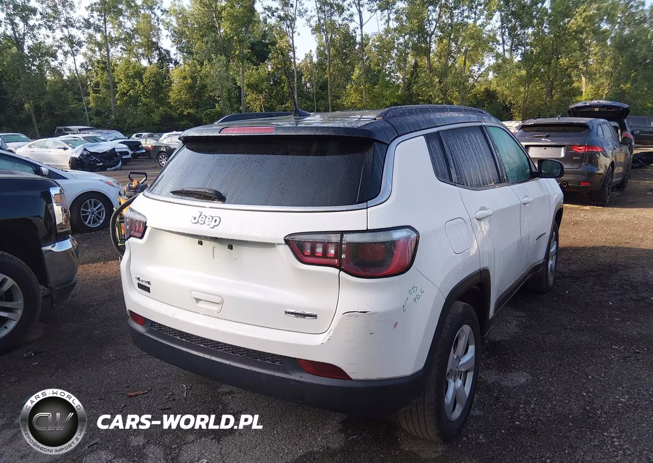 2019 Jeep Compass Latitude VIN:3C4NJDBB1KT682871 - 4
