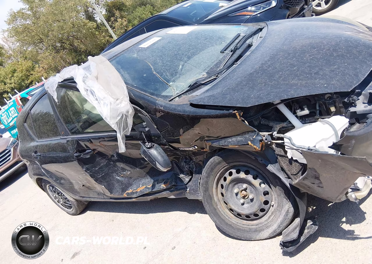 2016 Toyota Prius C Two VIN:JTDKDTB3XG1126179 - 13