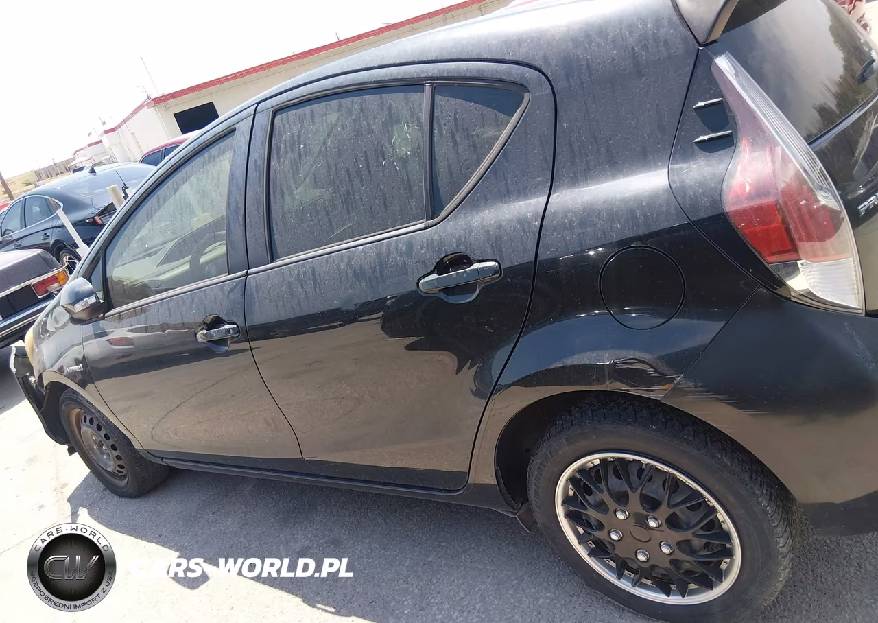 2016 Toyota Prius C Two VIN:JTDKDTB3XG1126179 - 14